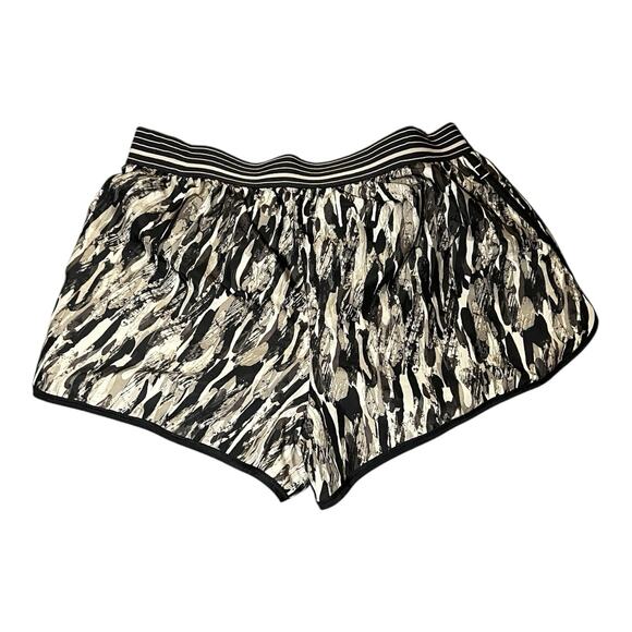 Under Armour Womens UA Printed Perfect Pace Running Shorts Style #1254029 Camo S - Picture 2 of 5
